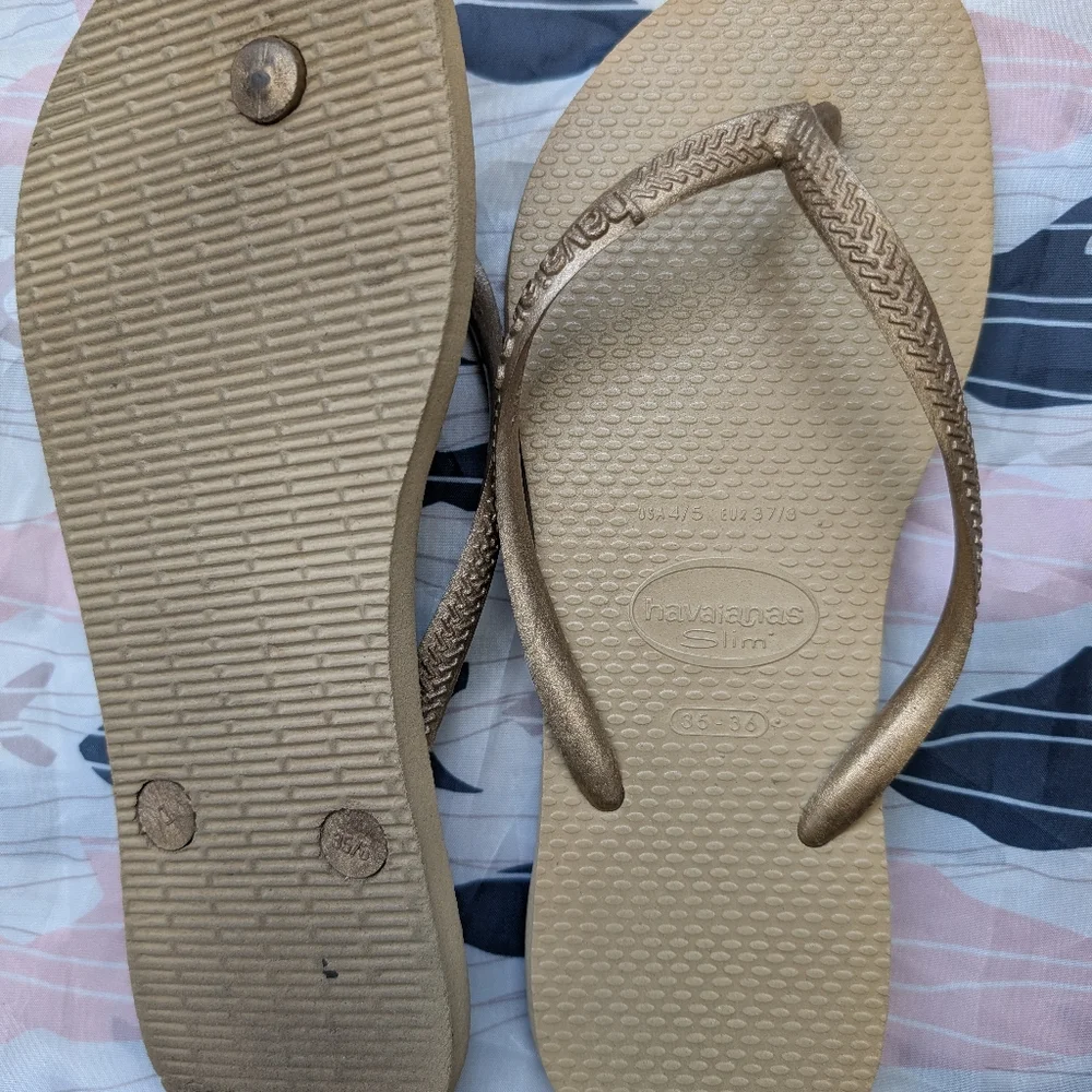 Havaianas Flip Flops Bundle - Farm Rio Green/Pink, Classic Black, Slim Gold - Picture 3 of 4
